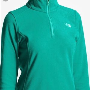 Women’s XS North Face TKA 1/4 zip fleece.